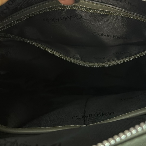 Calvin Klein Belfast Nylon Top Zip Messenger Crossbody - Picture 3 of 3